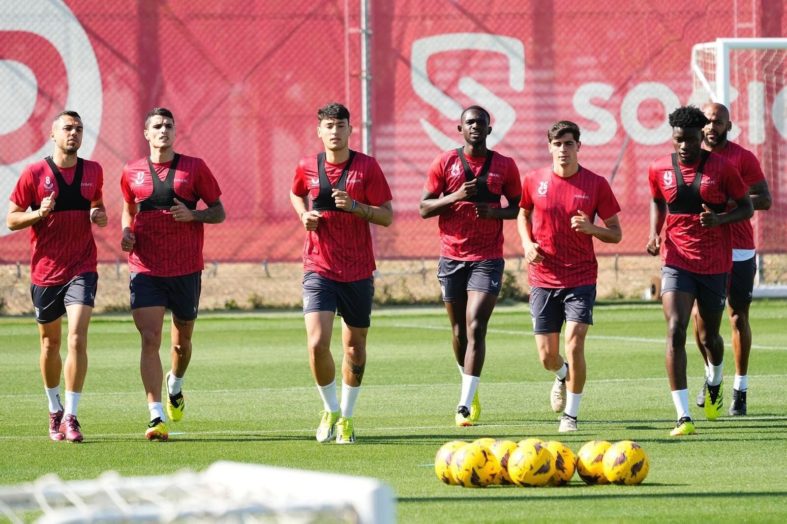 Joan Jordán, Lamela, Véliz, Nianzou, Juanlu, Agoumé y Marcao, algunos de los 11 que se ejercitaron.