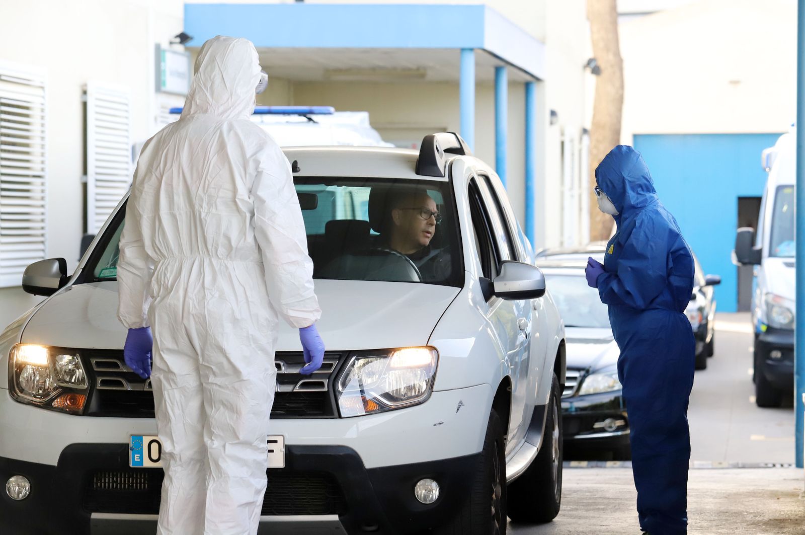 Imágenes de la realización de test de coronavirus en urgencias