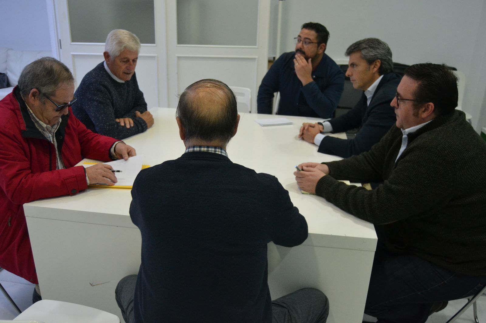 Reunión de AxSí con la directiva de la Federación de Asociaciones de Vecinos Isla de León.