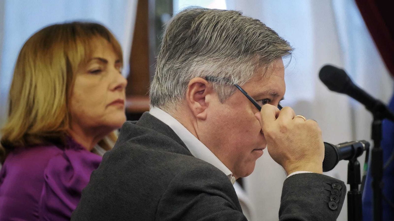 El portavoz del PSOE en el Ayuntamiento de Cádiz, Óscar Torres, en el pleno de este jueves.