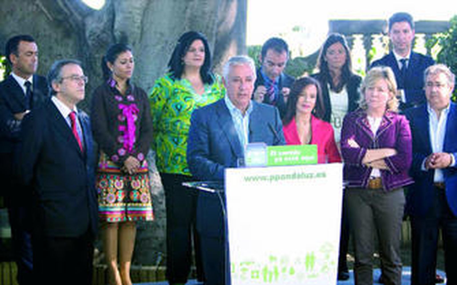 Javier Arenas, ayer, presenta la lista a las elecciones europeas.