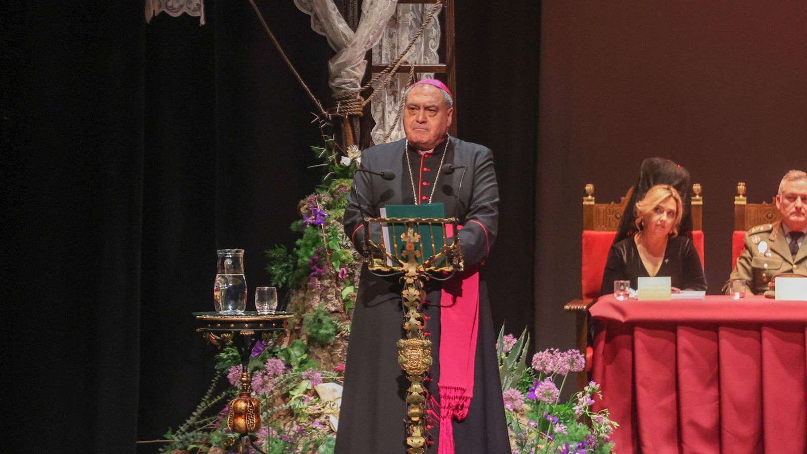 Fotogalería: El Pregón Oficial de la Semana Santa de Granada 2025