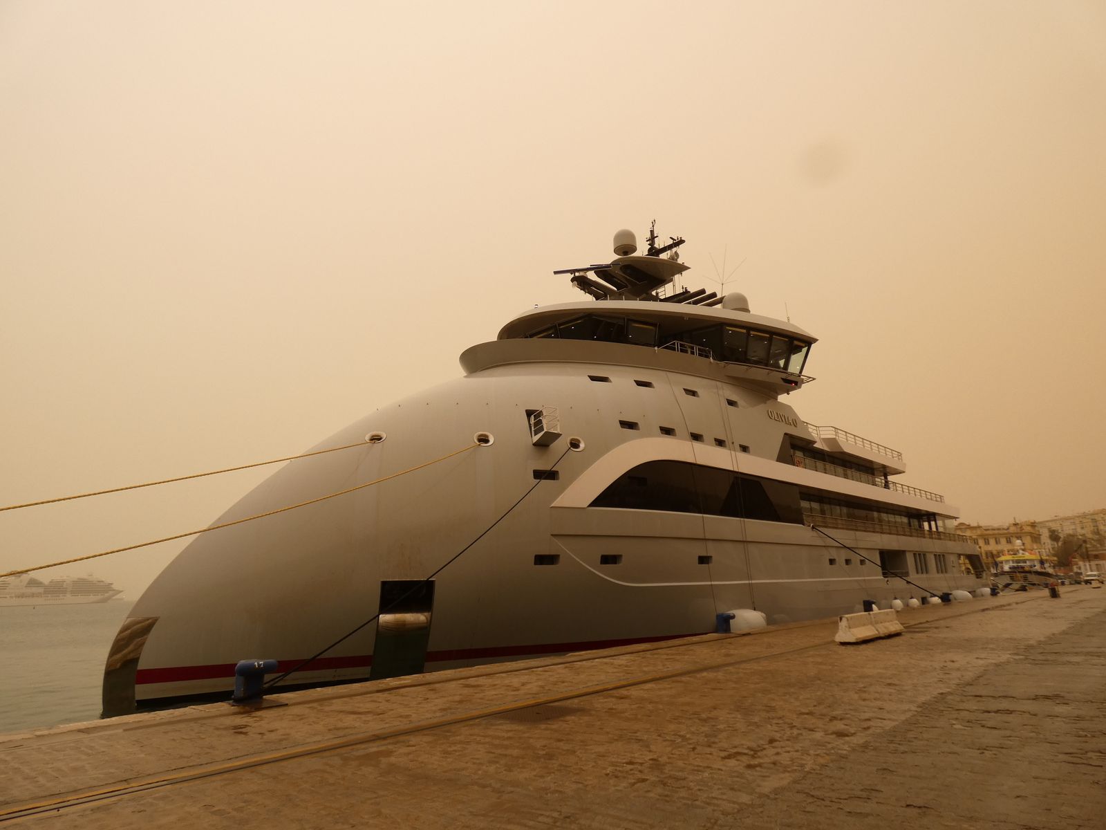 Vista del superyate atracado en el muelle número dos.
