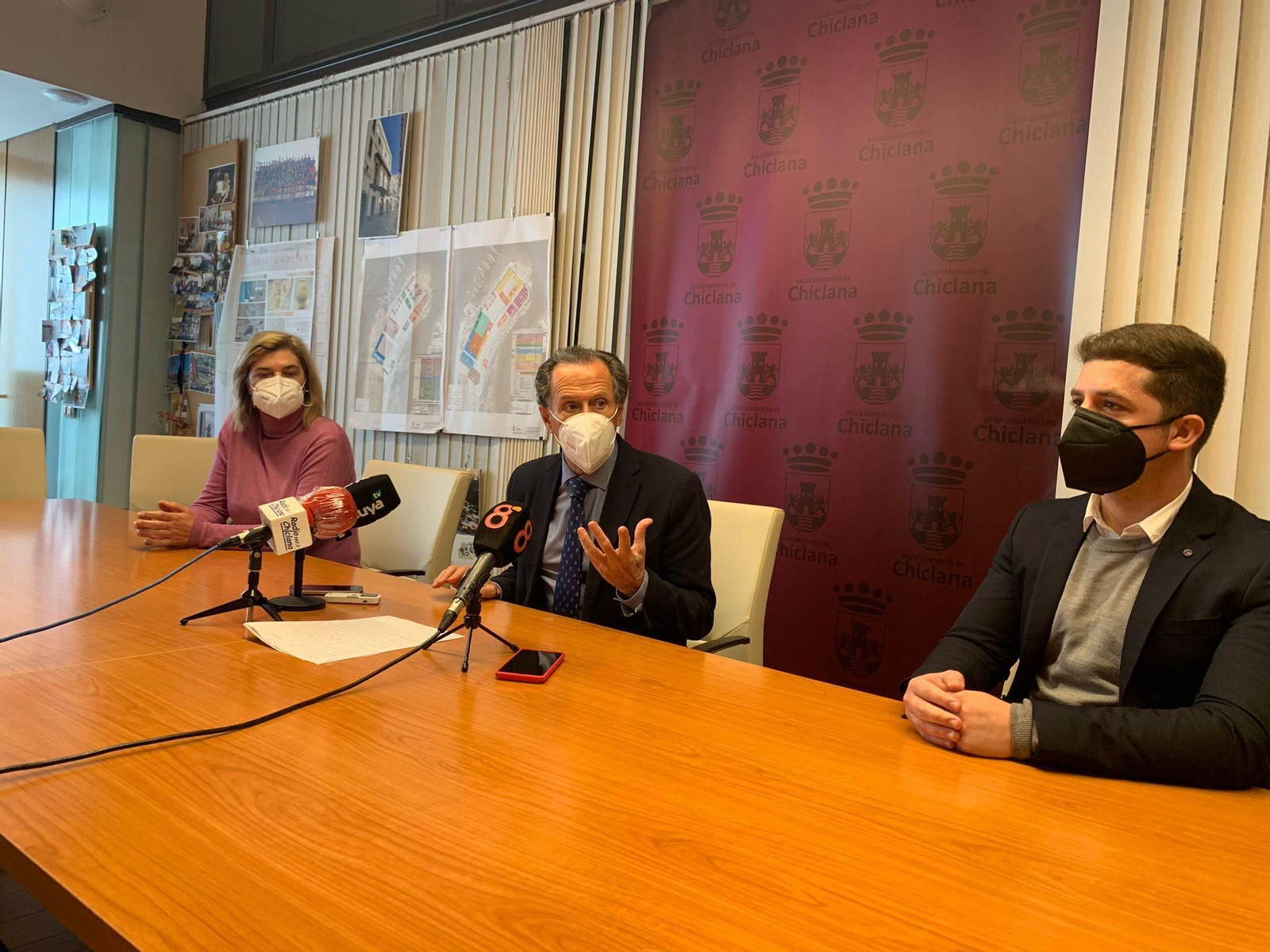 Comparecencia del alcalde, junto a los delegados de Salud y Educación, para analizar la situación del coronavirus en la ciudad.