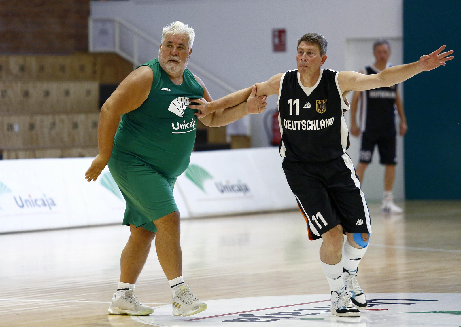 El debut del Unicaja +60 en el FIMBA, en fotos