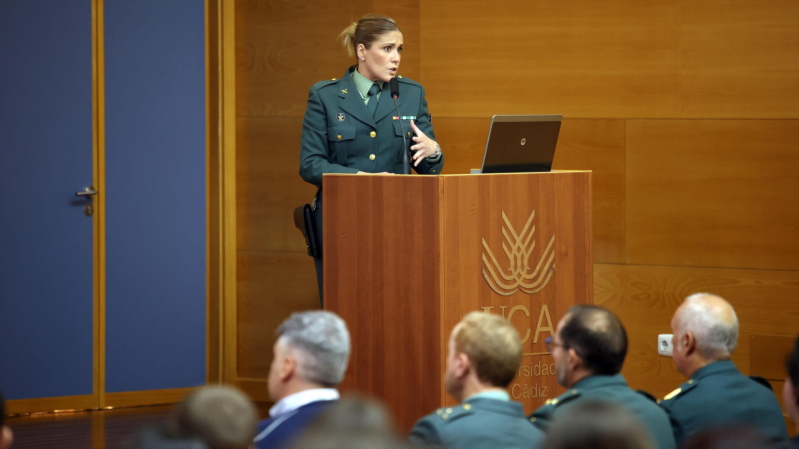 La mujer en la Guardia Civil, debate en la UCA en Jerez con motivo del 8M