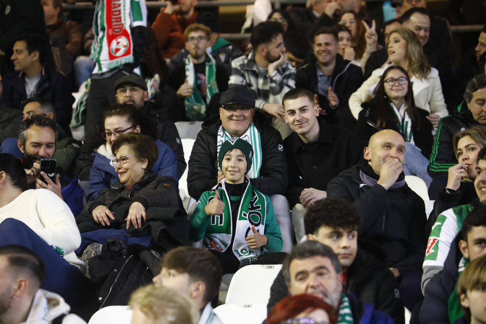 El vibrante ambiente en El Arcángel para el Córdoba CF - Sporting de Gijón