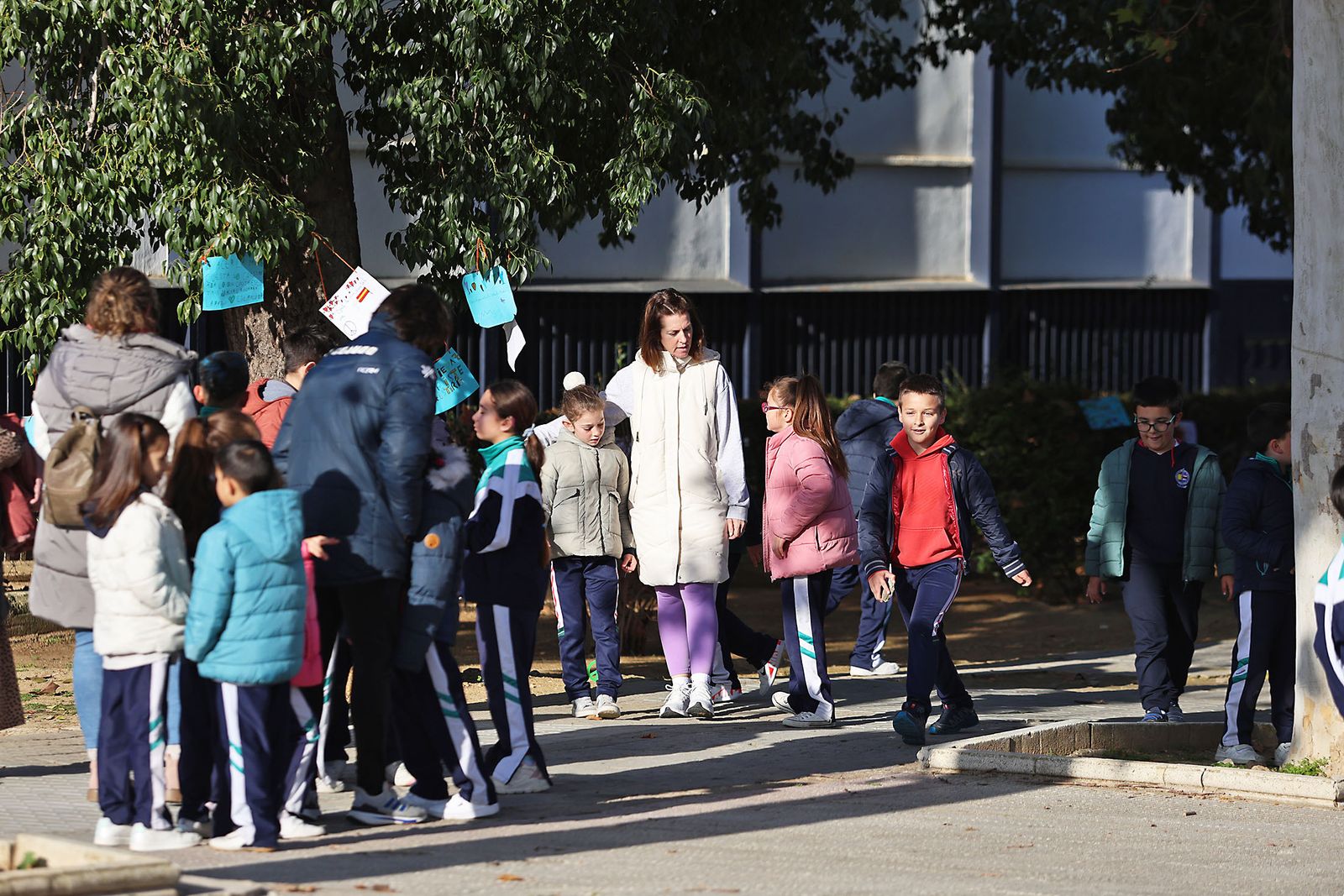 Imágenes del acto del Día a la No Violencia y la Paz del Colegio La Hispanidad