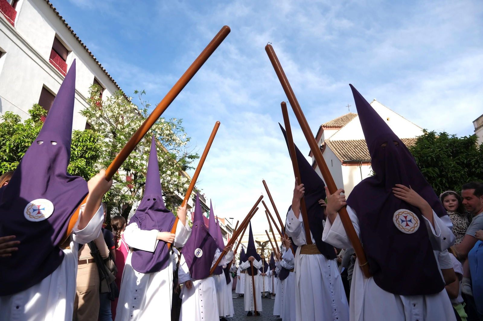 Martes Santo en Córdoba: la procesión de la Santa Faz, en imágenes