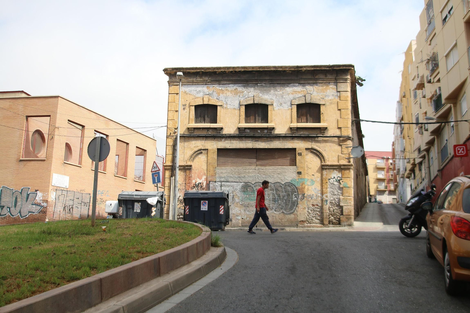 Fachada principal del antiguo cine Katiuska.