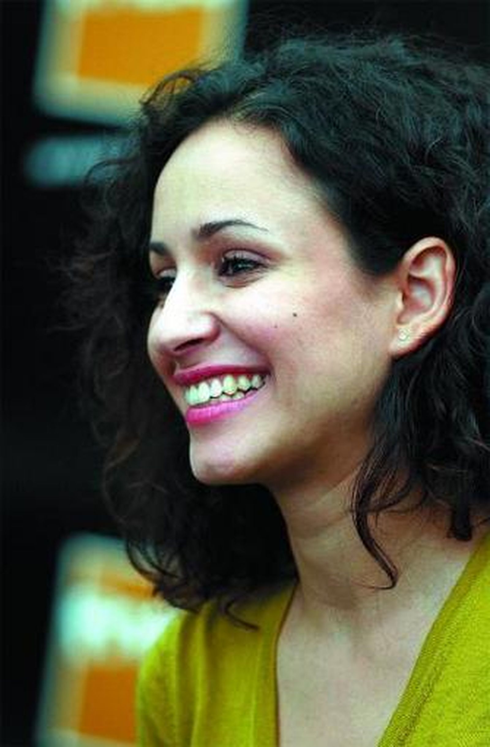 La guapa Sanaa Alaoui, feliz de encontrarse en España.