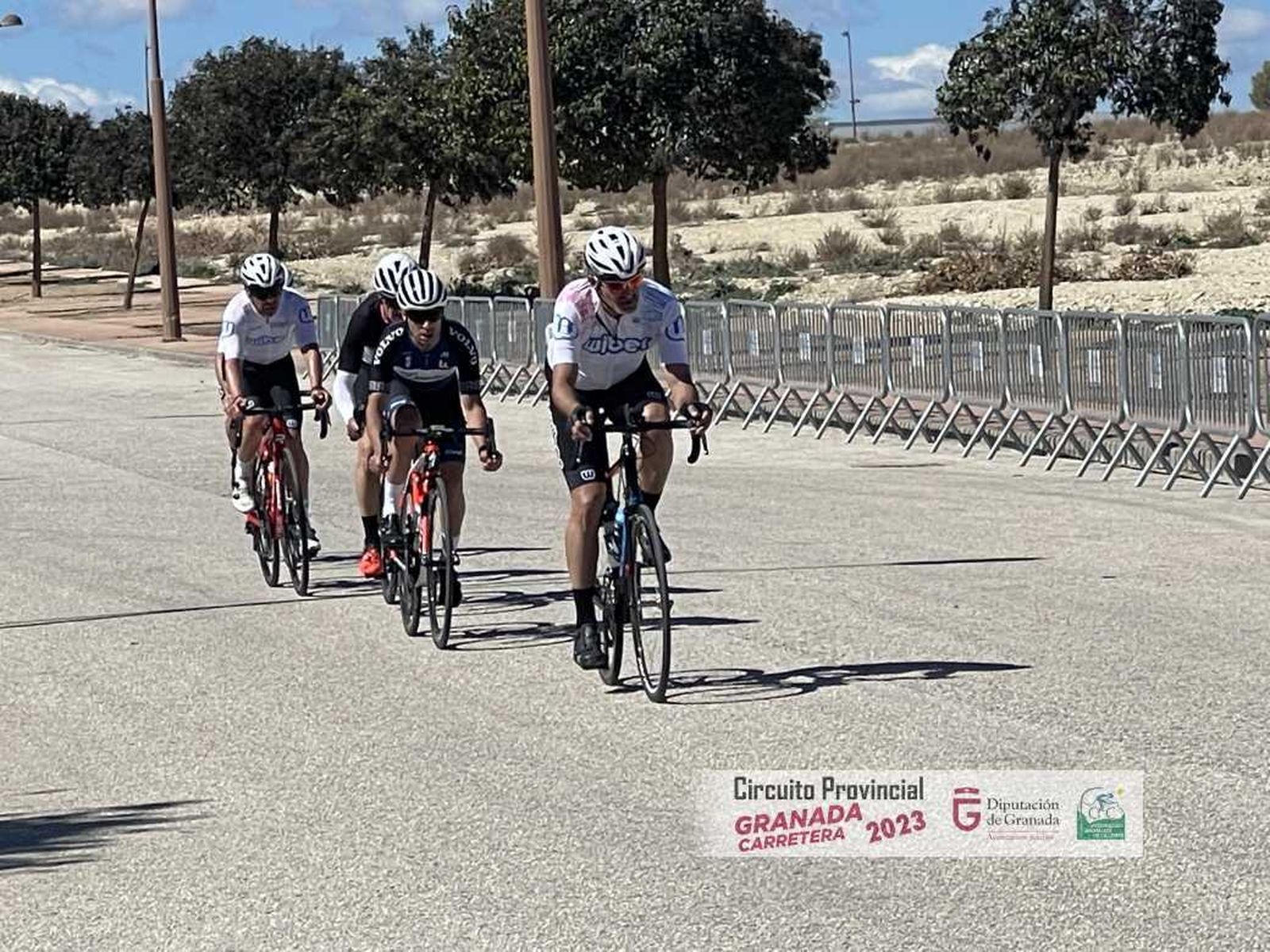 Ciclistas en la última prueba del circuito provincial.