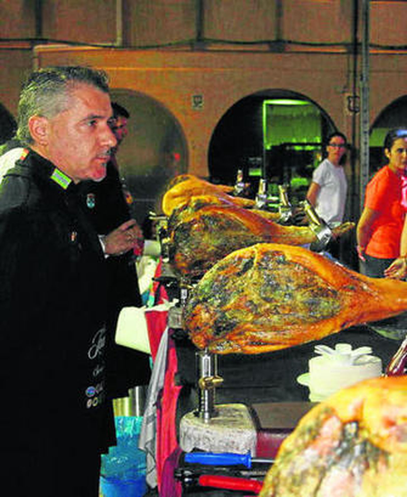 La destreza con el cuchillo es fundamental en este concurso.