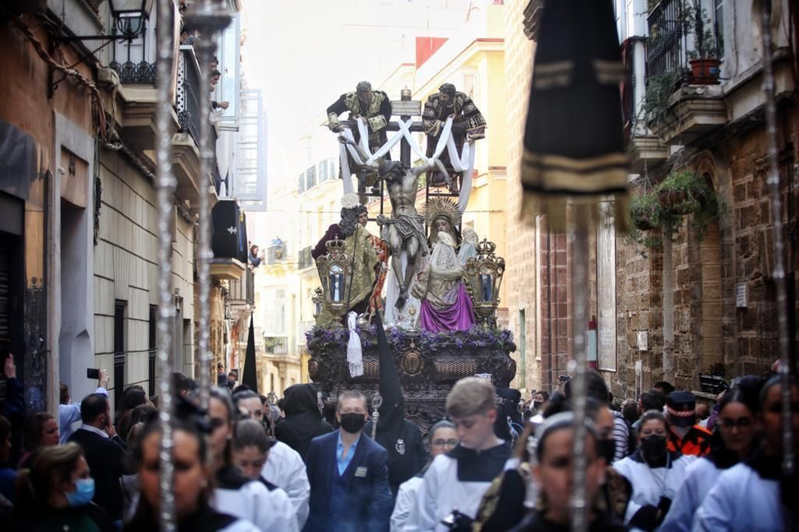 Las imágenes de la cofradía del Descendimiento en la Semana Santa de Cádiz 2022
