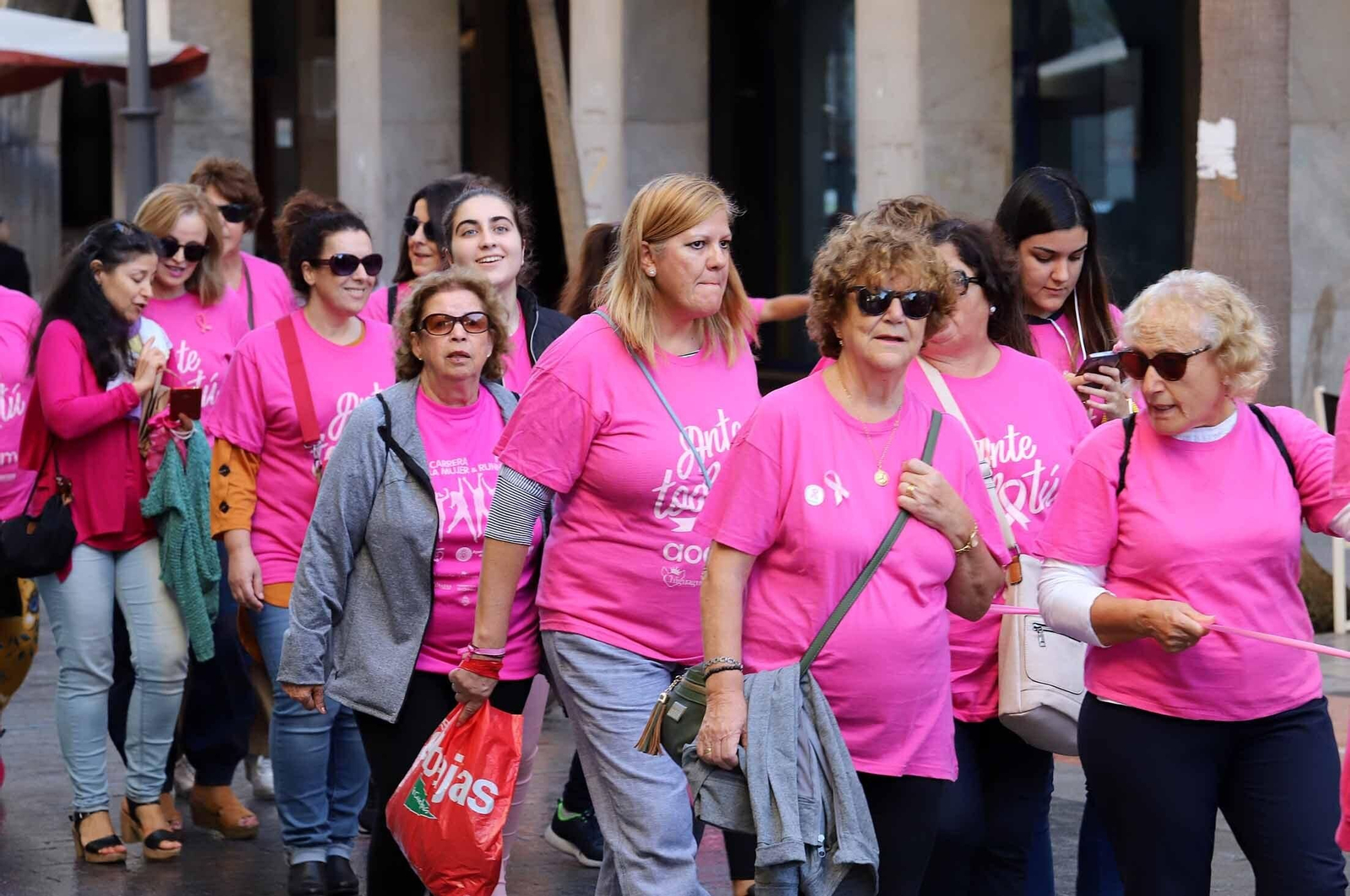 Marcha por el Día Internacional del Cáncer  de Mama de 2019 en Huelva.