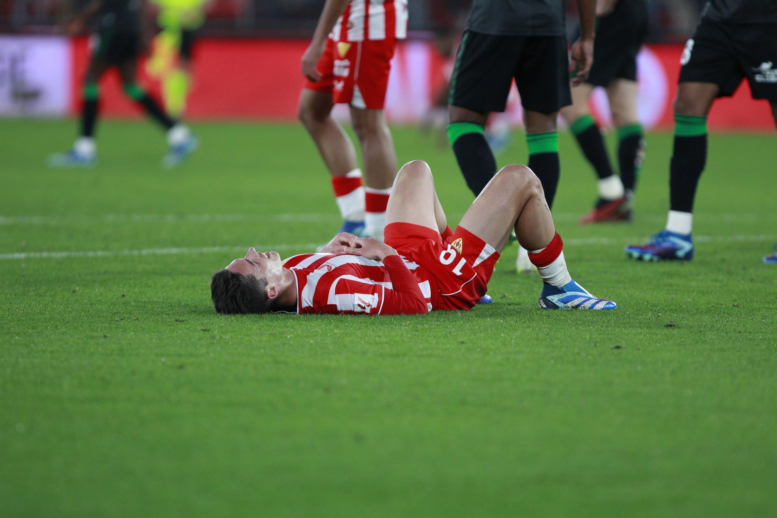 Imágenes del partido de fútbol U.D. Almería-Real Betis Balompié