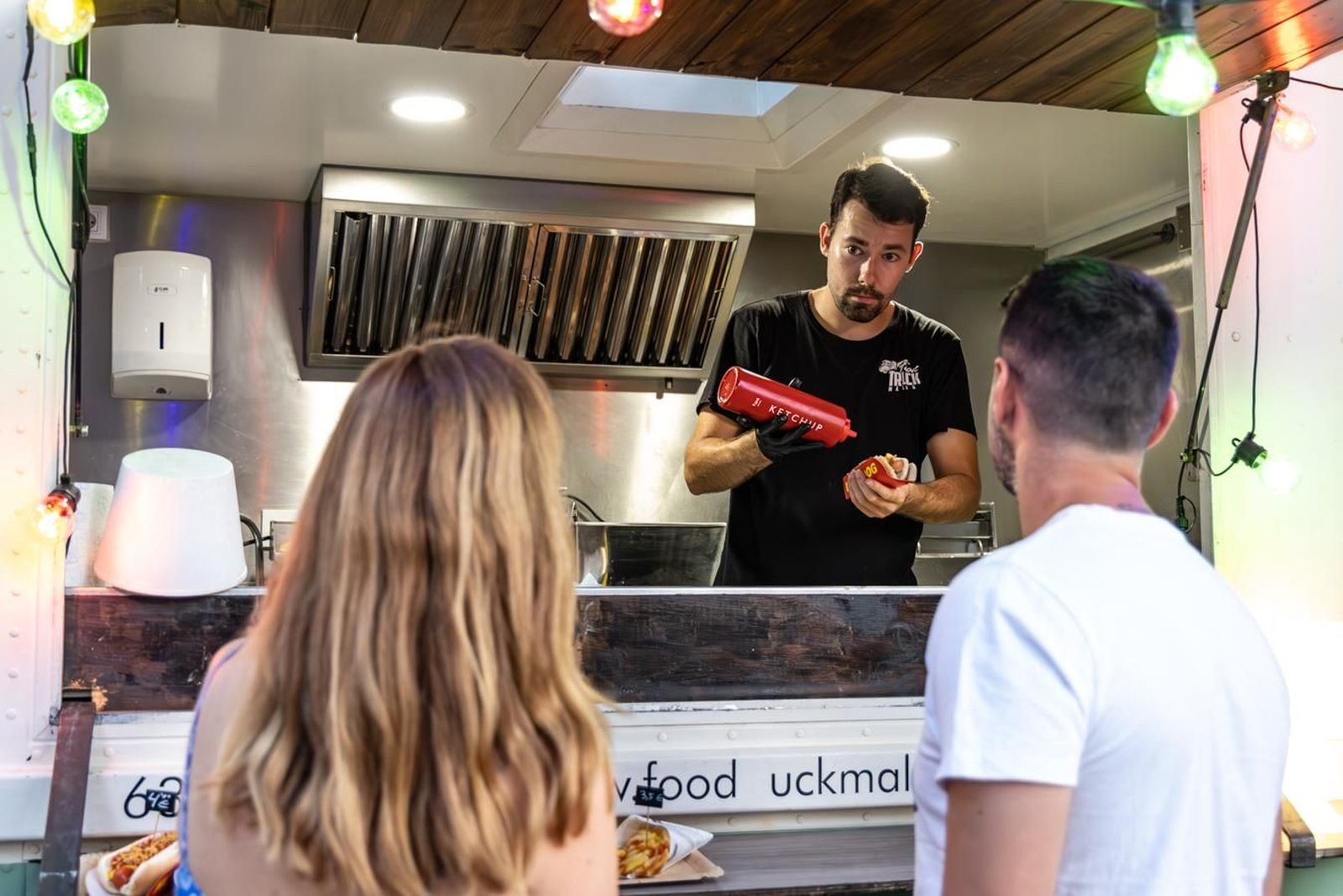 Búscate en las imágenes del sabroso Festival Foodtrucks de Jaén