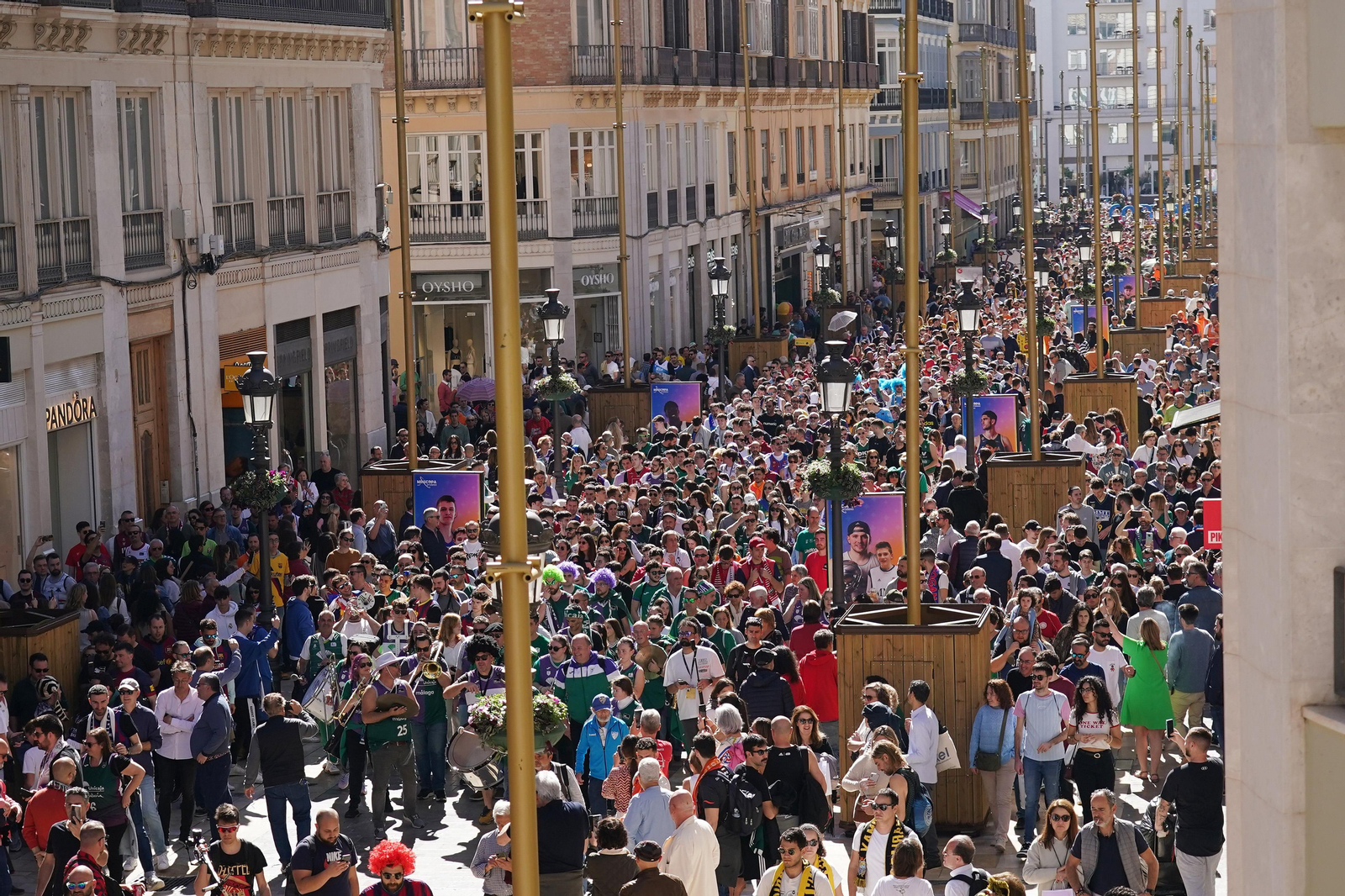 La invasión de las aficiones  de la Copa del centro de Málaga