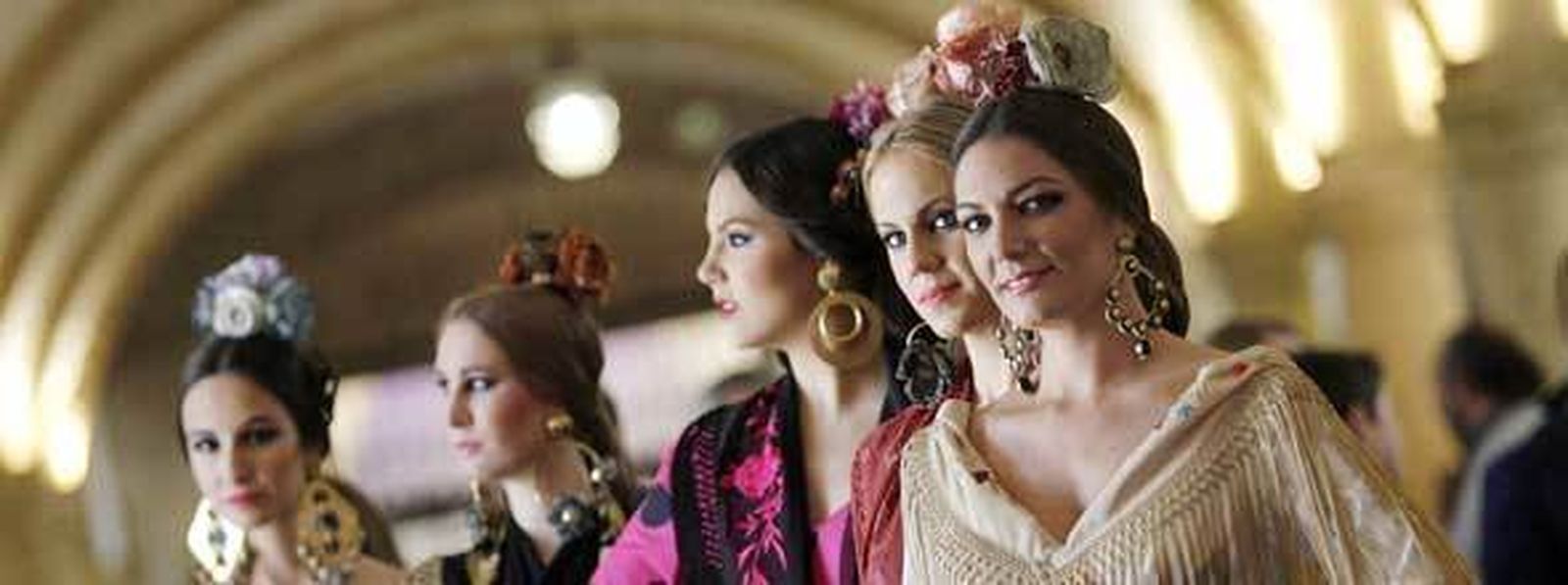 Desfile de volantes al compás del trote ecuestre en Córdoba