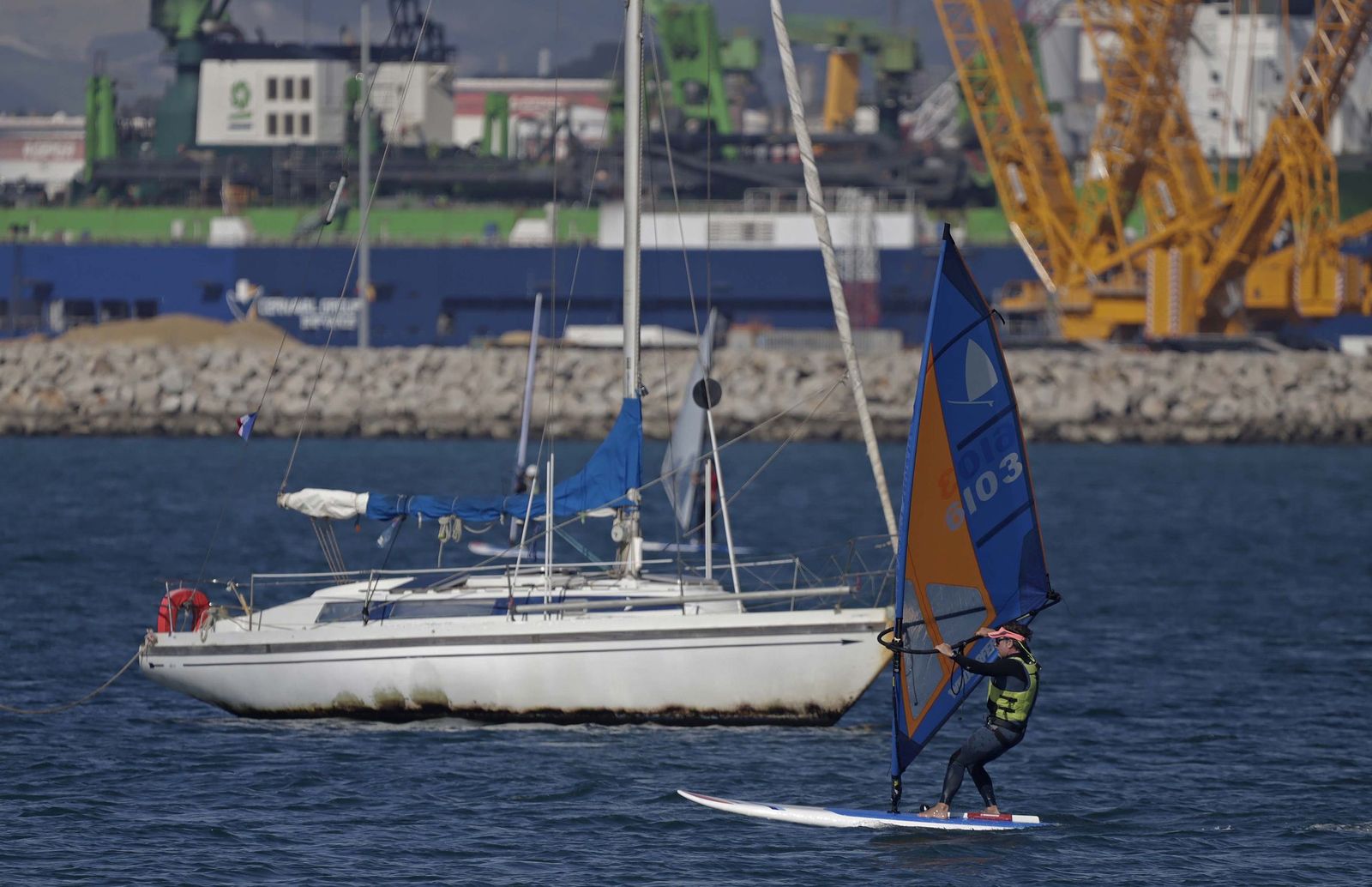 Las fotos de la segunda jornada opa de Andalucía de la clase Windsurfer, en La Línea