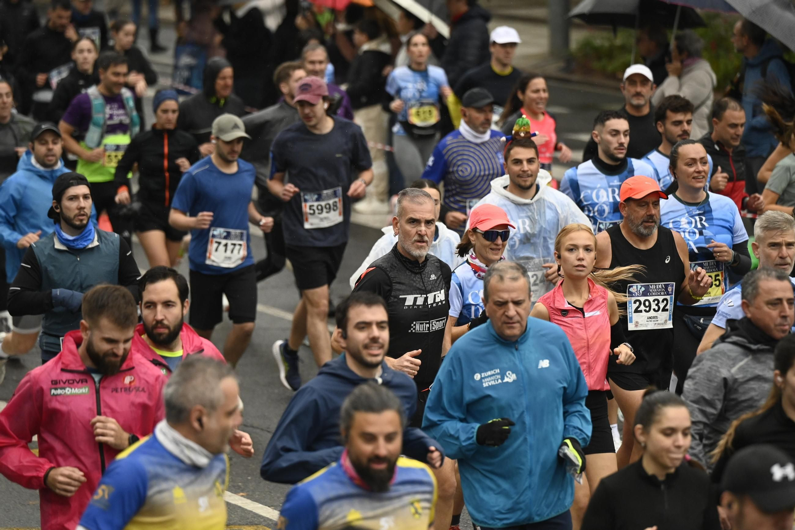 Las mejores fotos de la espectacular salida de la Media Maratón de Córdoba 2025