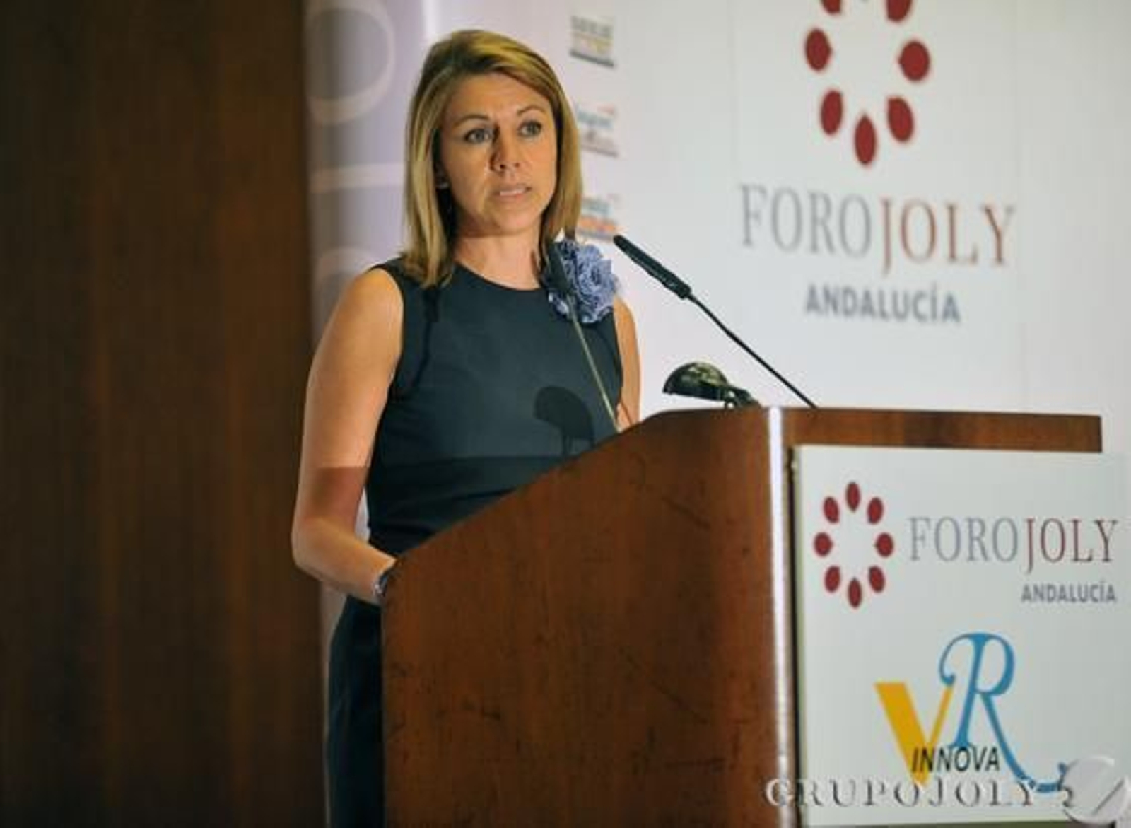 María Dolores de Cospedal, durante la presentación del conferenciante.

Foto: Victoria Hidalgo / Juan Carlos Vazquez