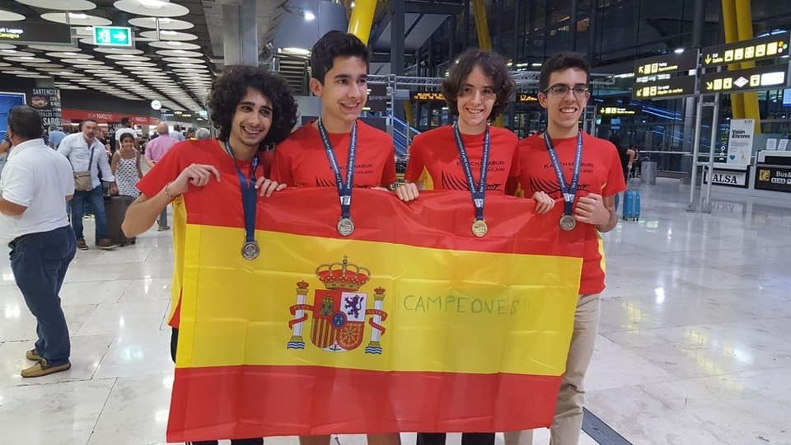 El equipo español triunfador en las Olimpiadas de Geología. José Sánchez es el primero por la izquierda.