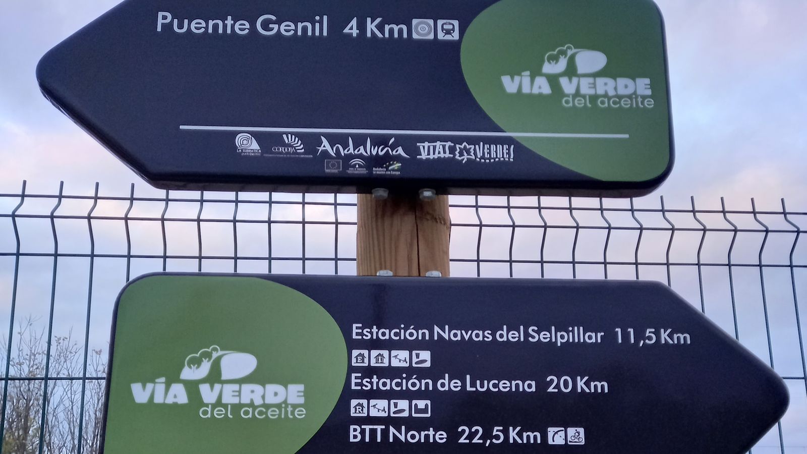 Señalización de la Vía Verde a su paso por Puente Genil.