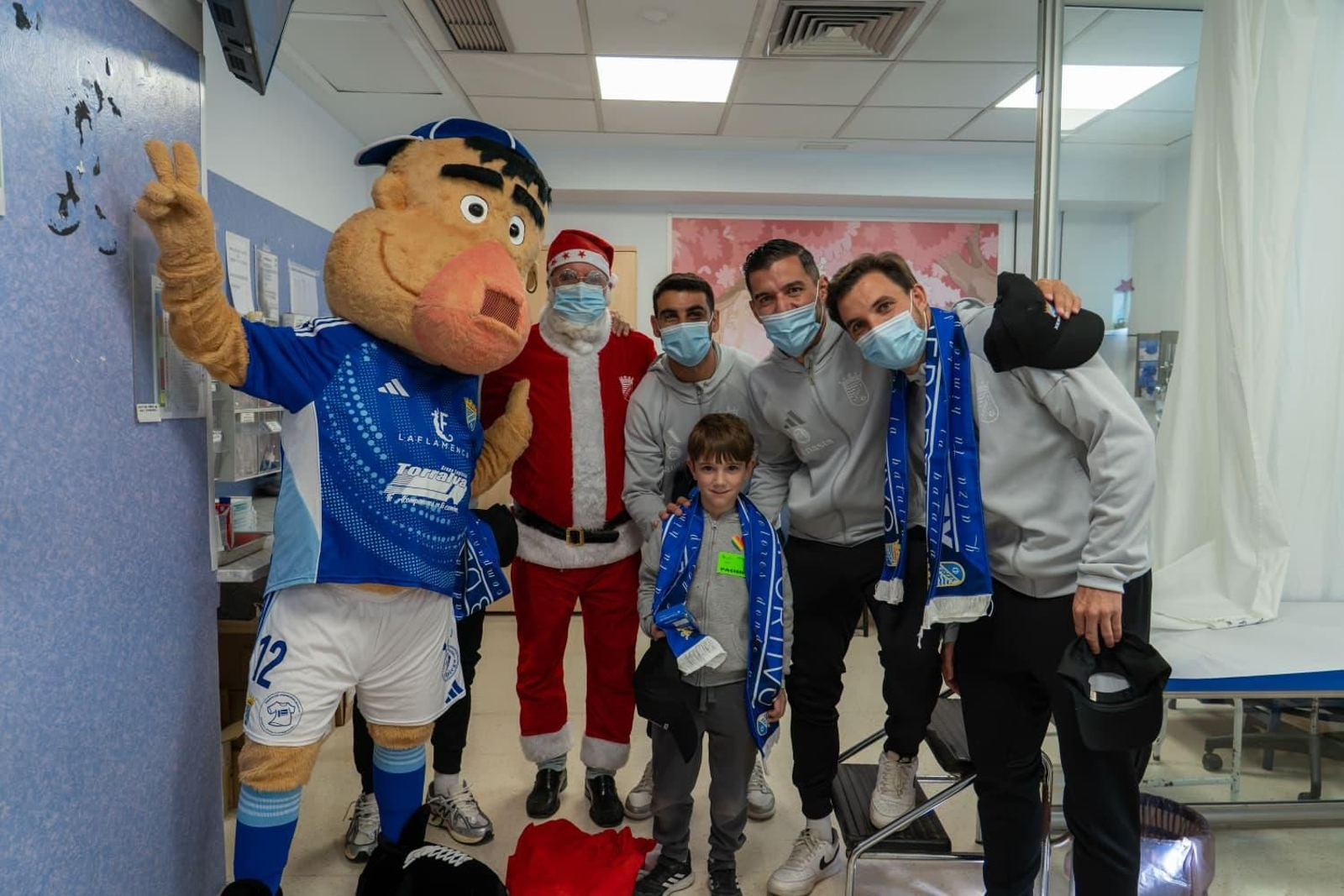 Las fotos de la visita del Xerez CD al Hospital de Jerez