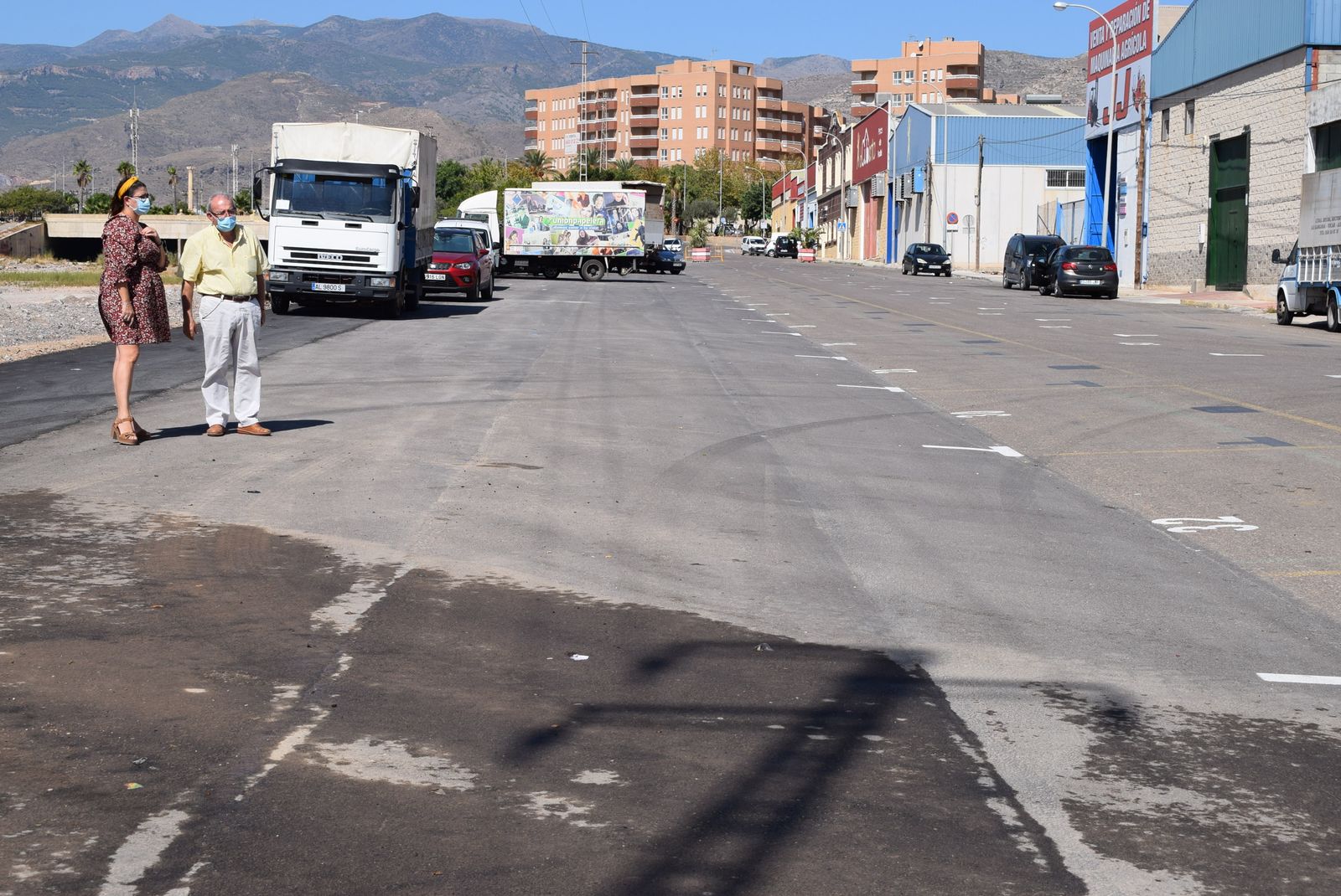 El mercado dominical de Puebla de Vícar estrena suelo