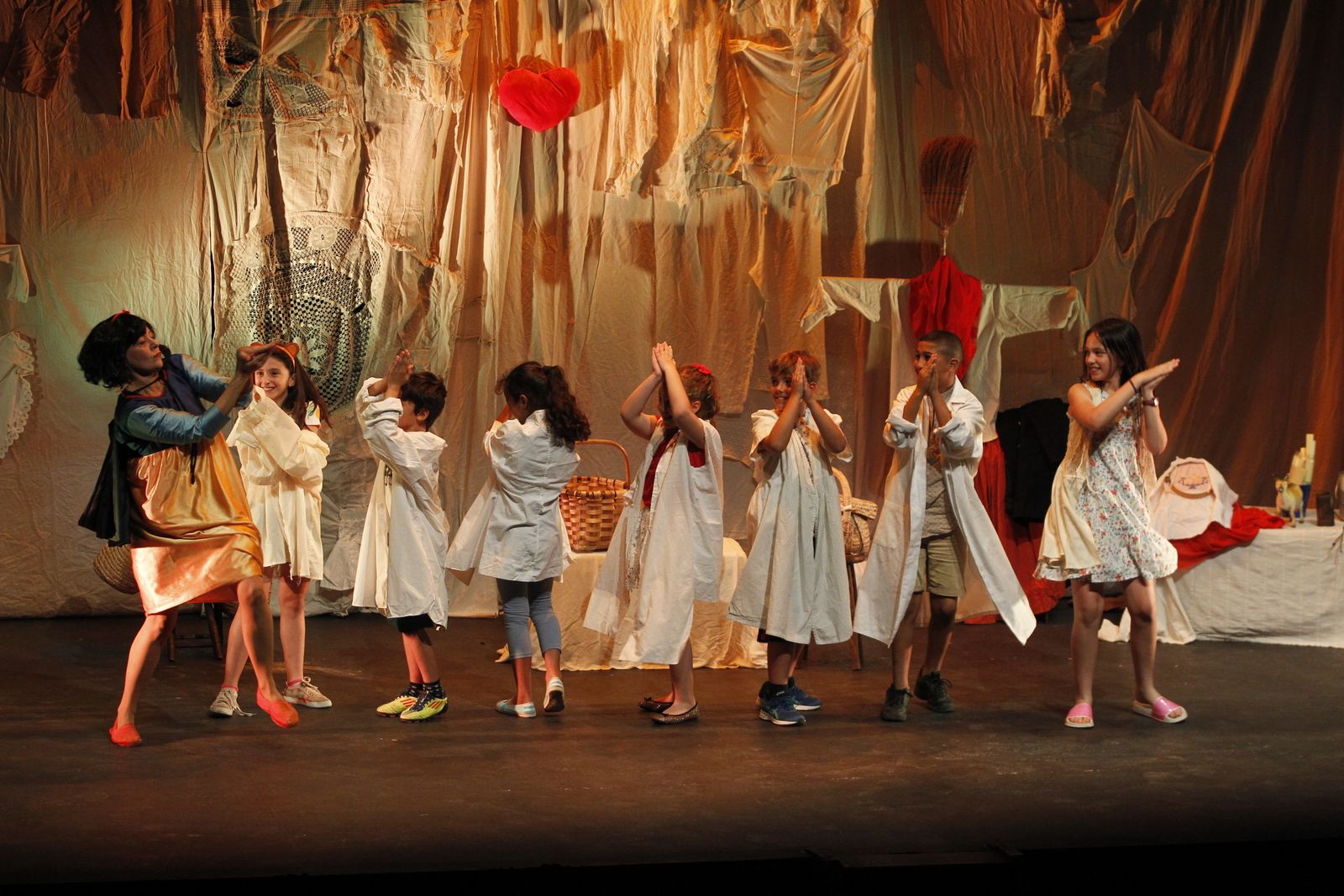 Fotogalería Festival Teatro El Ejido. Obra "El Desván de los Hermanos Grim"