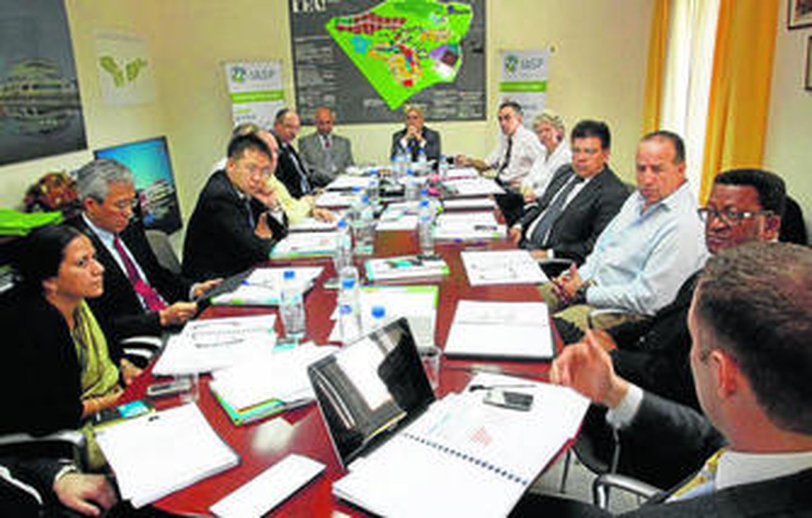 Los directivos de la IASP, ayer, en la reunión del consejo mantenida en el PTA.