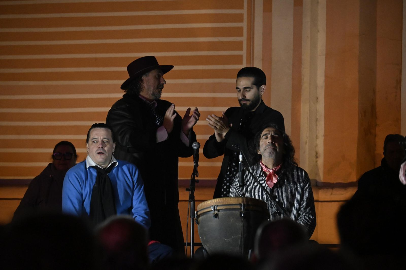 Imágenes de la zambomba en la Plaza de La Merced
