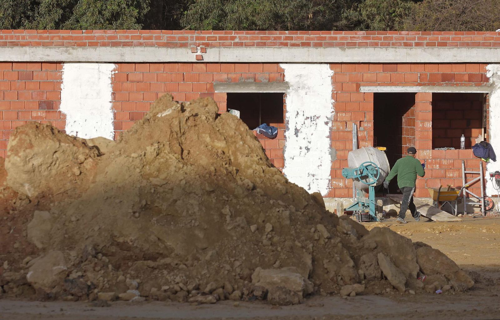 Así van las obras del aparcamiento de La Menacha junto al Nuevo Mirador