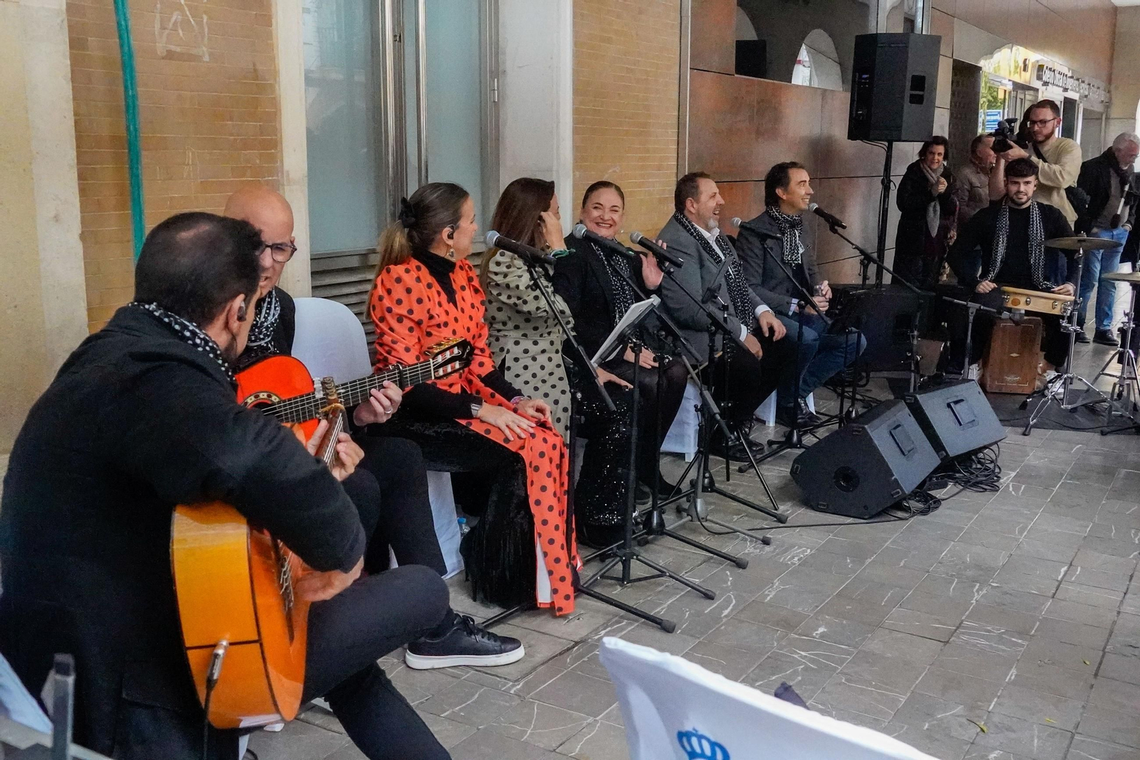 Imágenes de la inauguración del Belén y la XV&nbsp;Muestra de Dulces y Vinos Navideños de la provincia de Huelva en&nbsp;la&nbsp;Diputación