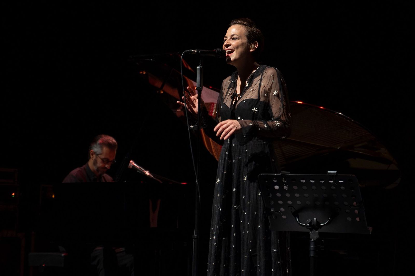 Marlango, durante el concierto que ofreció el  viernes en el Teatro de las Cortes, en San Fernando.