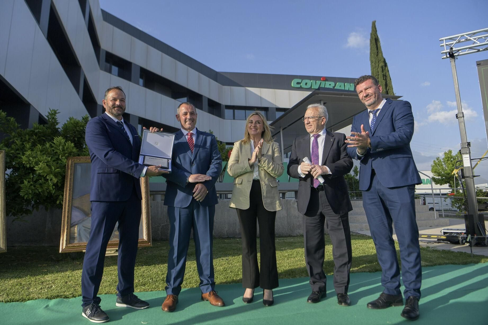 Homenaje en imágenes: Covirán rinde tributo a Antonio Robles y Antonio Salas