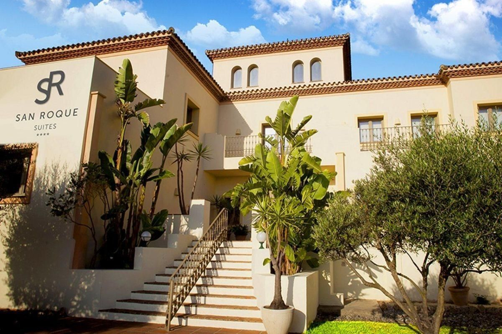 El Hotel Suites San Roque.