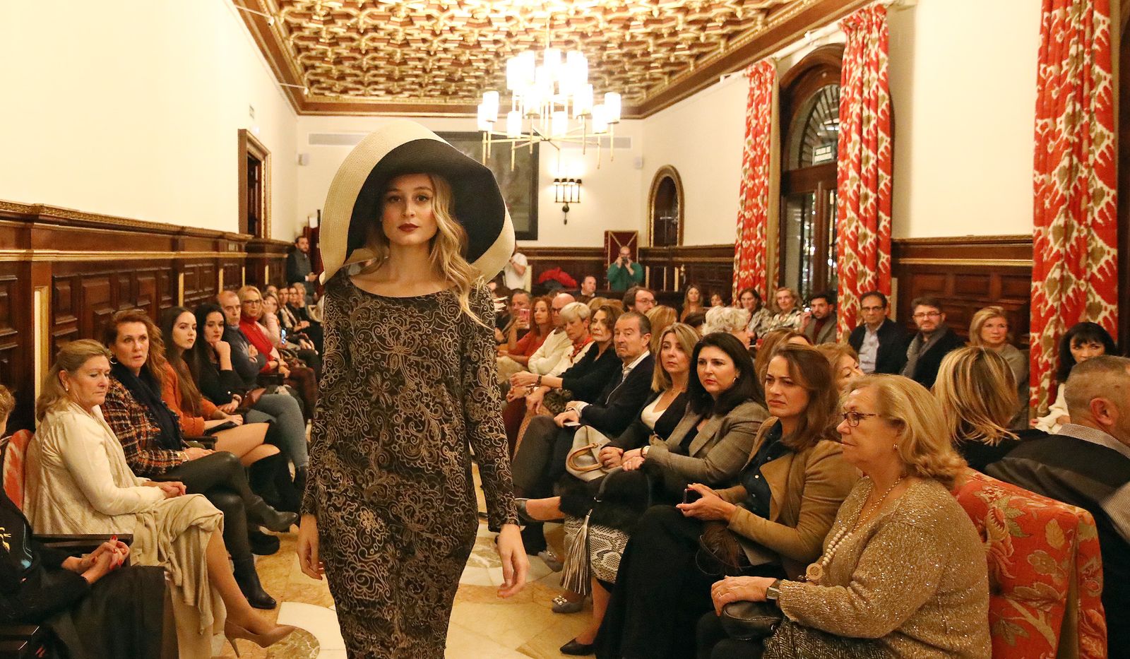 Ángeles Verano presenta su nueva colección en el 'Hotel Casa Palacio María Luisa'