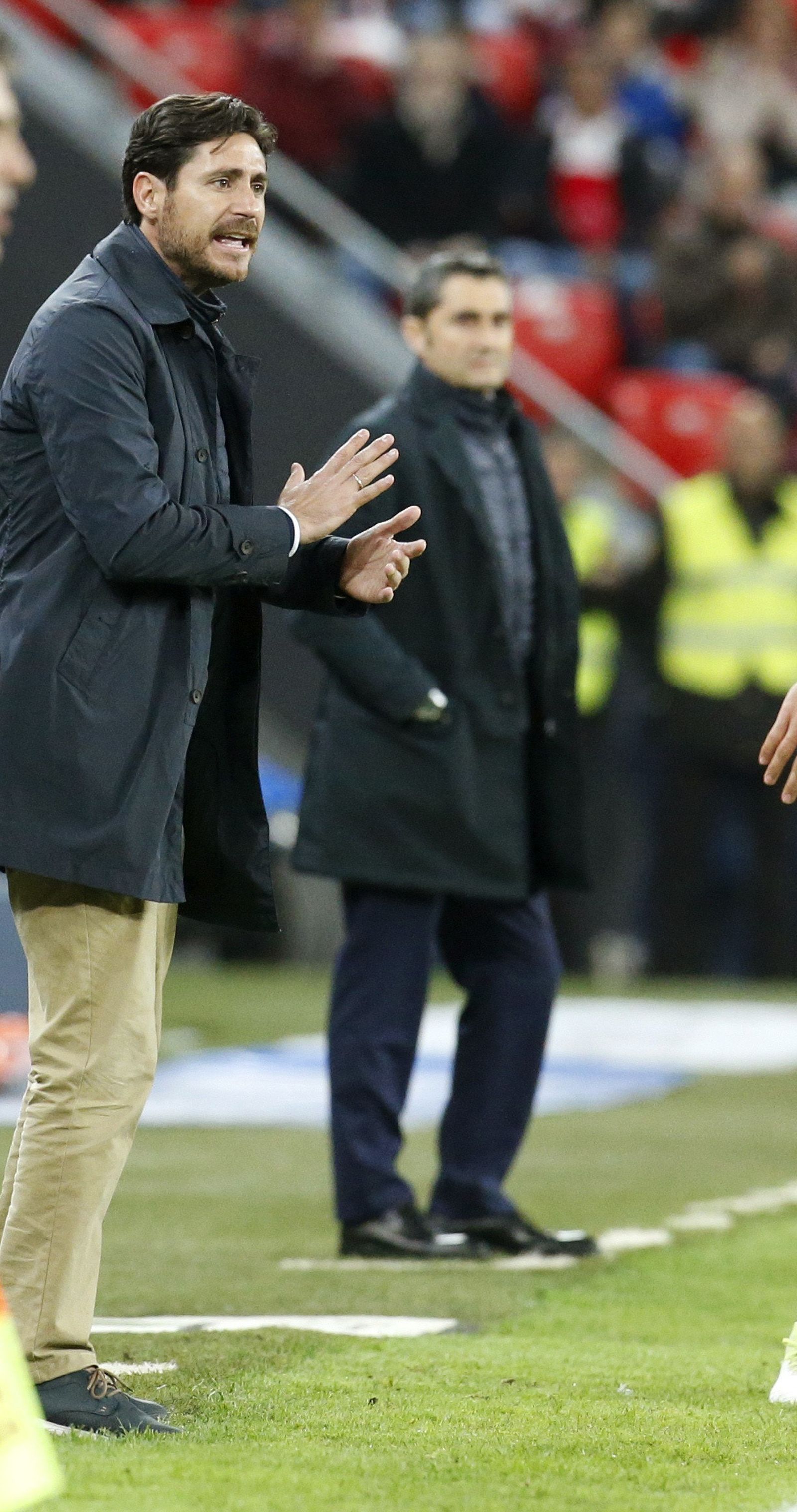 Víctor, en la banda del Nuevo San Mamés.