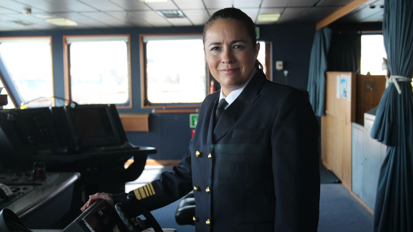 La capitán en el puente de mando del 'Melillero'.