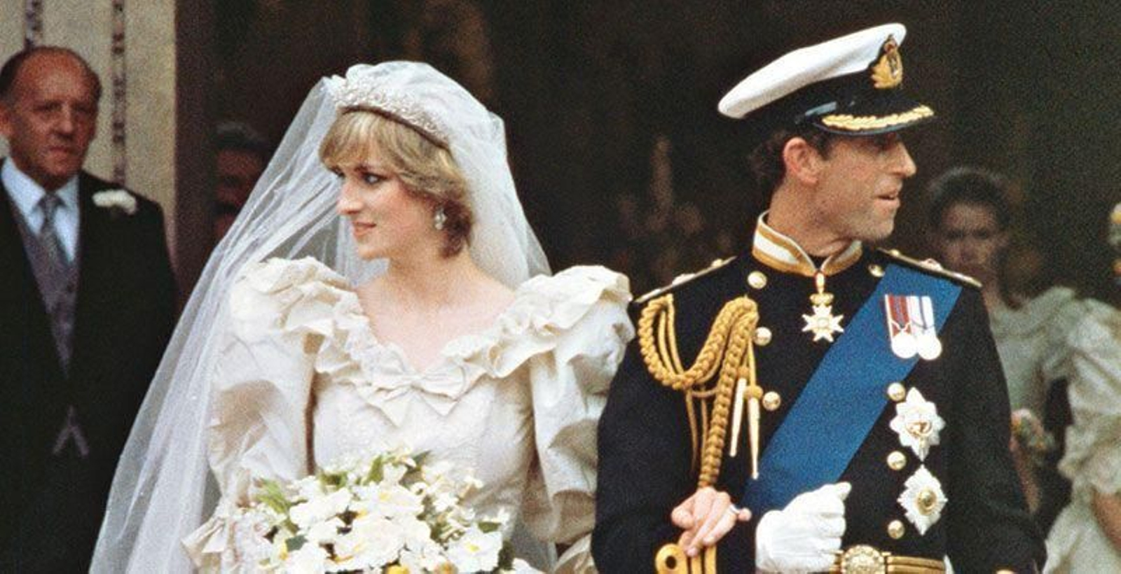 Diana Spencer y Carlos de Inglaterra tras la ceremonia nupcial