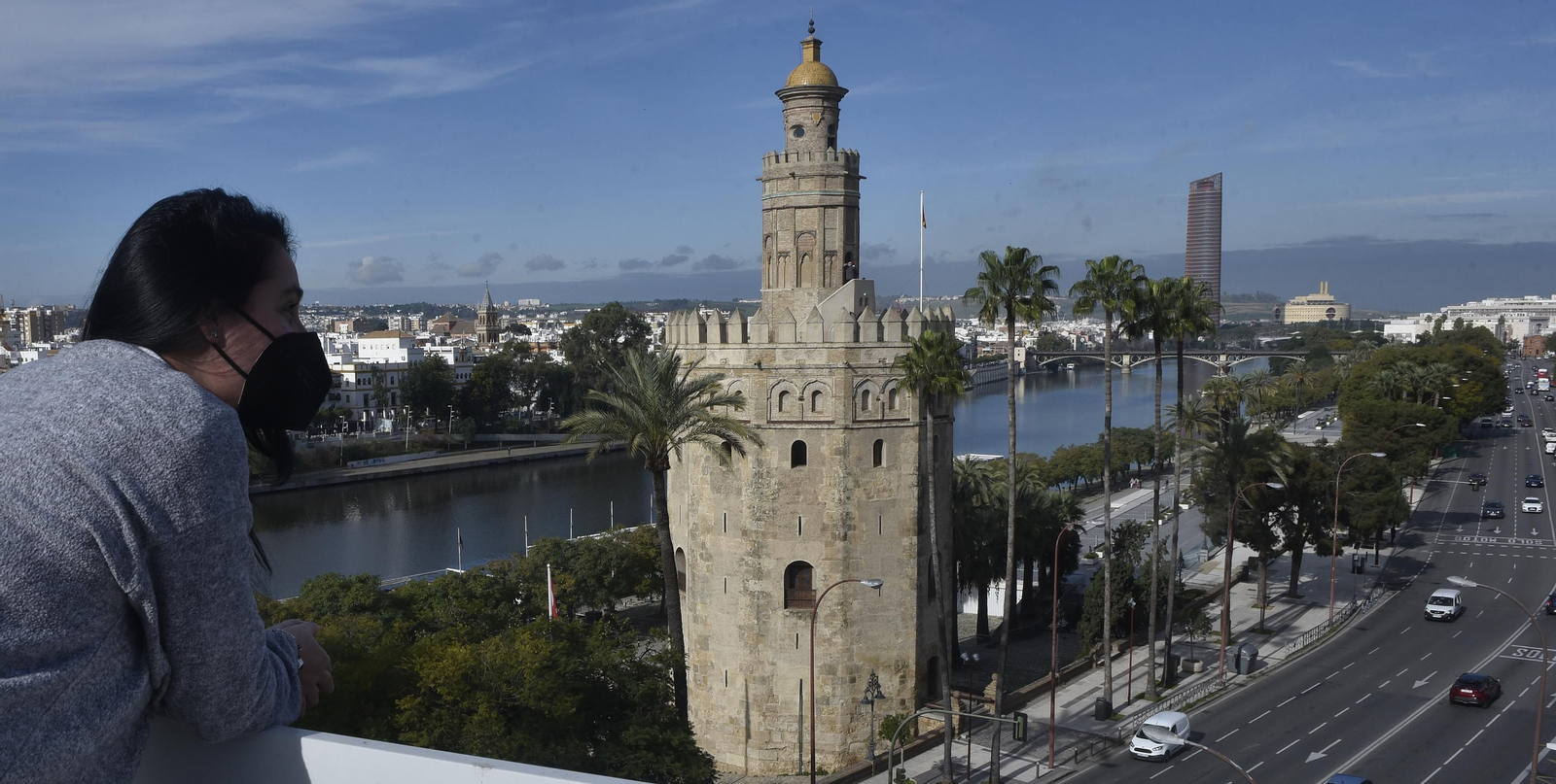 La Torre del Oro desde el edificio Cristina.