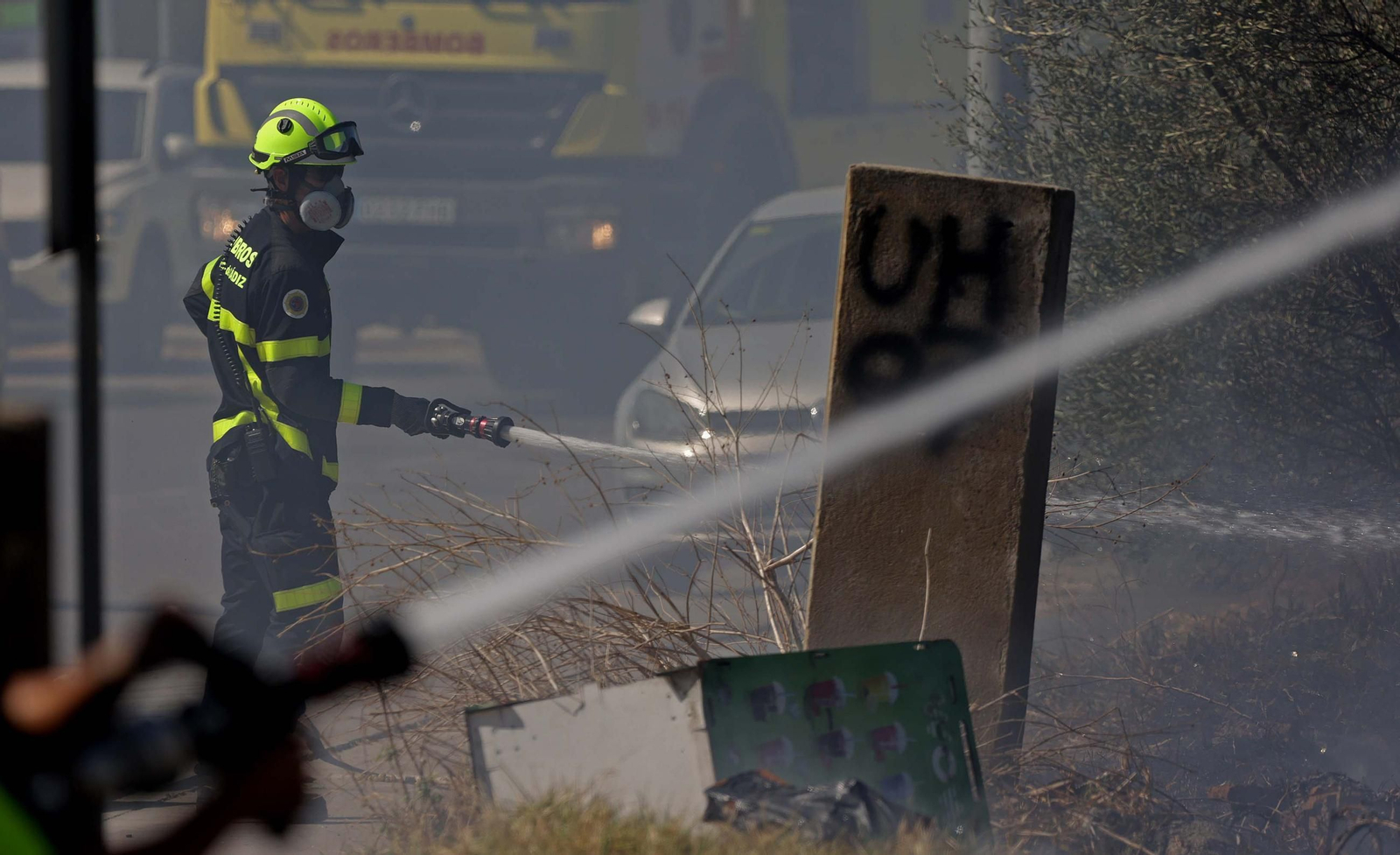 Fotos del incendio de pasto en el polígono de La Menacha en Algeciras