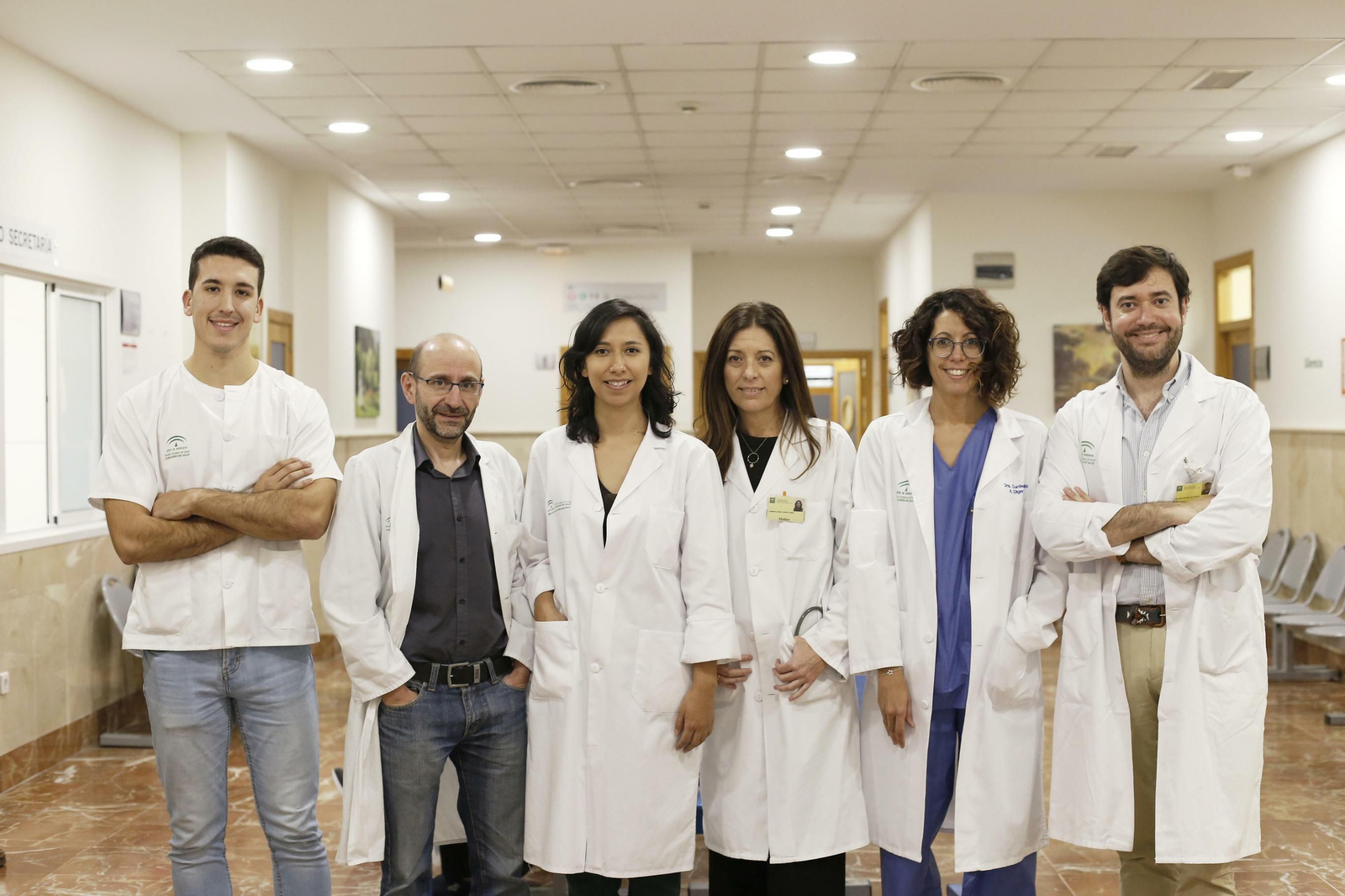 El equipo de Hepatología del Macarena,  de izq. a dch.,  Francisco Vega, Ángel Caunedo, Fernanda Guerra, Isabel Carmona, Patricia Cordero y Francisco Bellido.