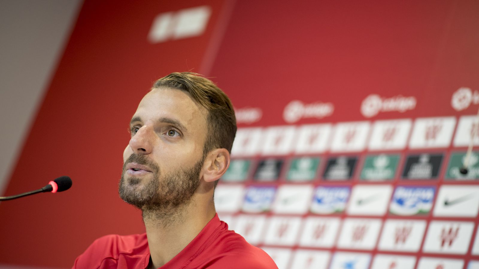 El delantero del Granada CF no sabe cómo lo recibirá la afición del Valencia.