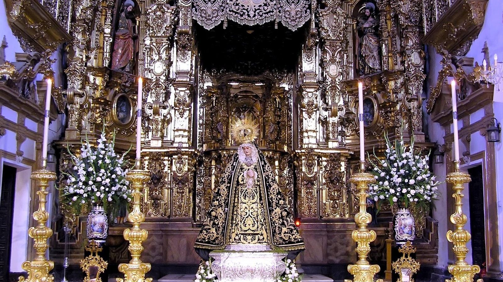 Altar de Servitas por los diez años de su coronación canónica.