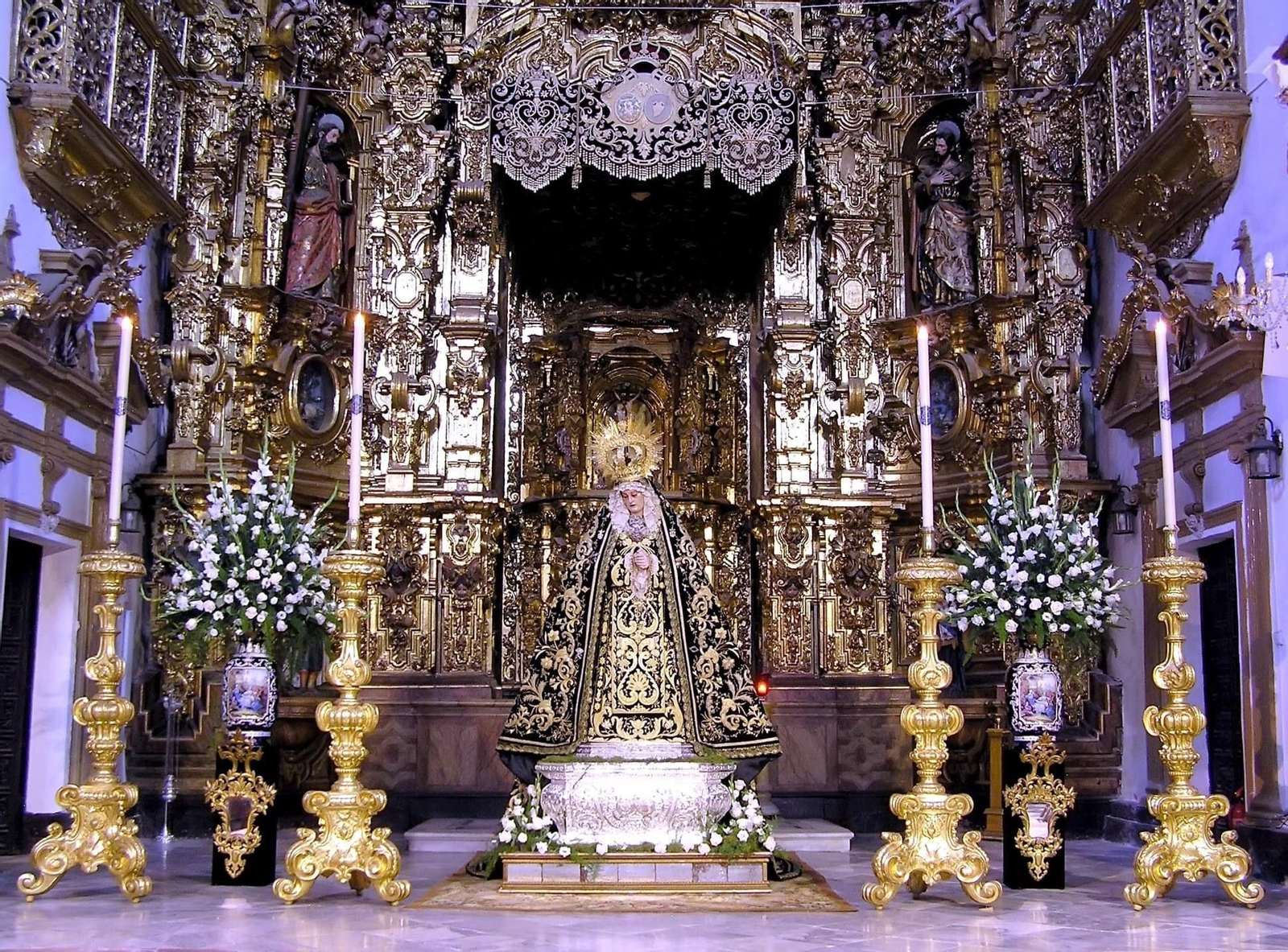 Altar de Servitas por los diez años de su coronación canónica.