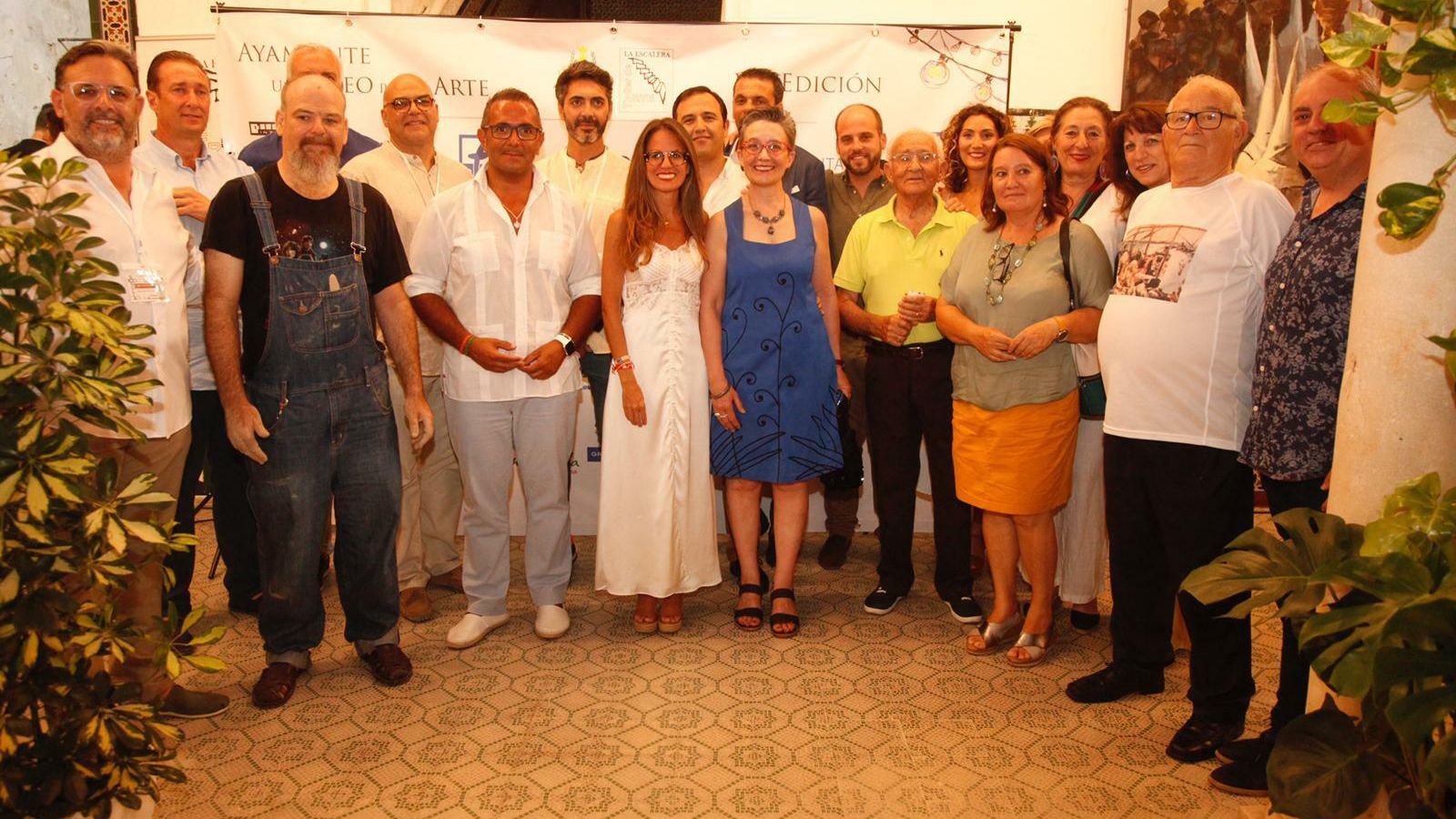 Autoridades, organizadores y descendientes de los ayamontinos que posaron para Sorolla junto a su biznieta.