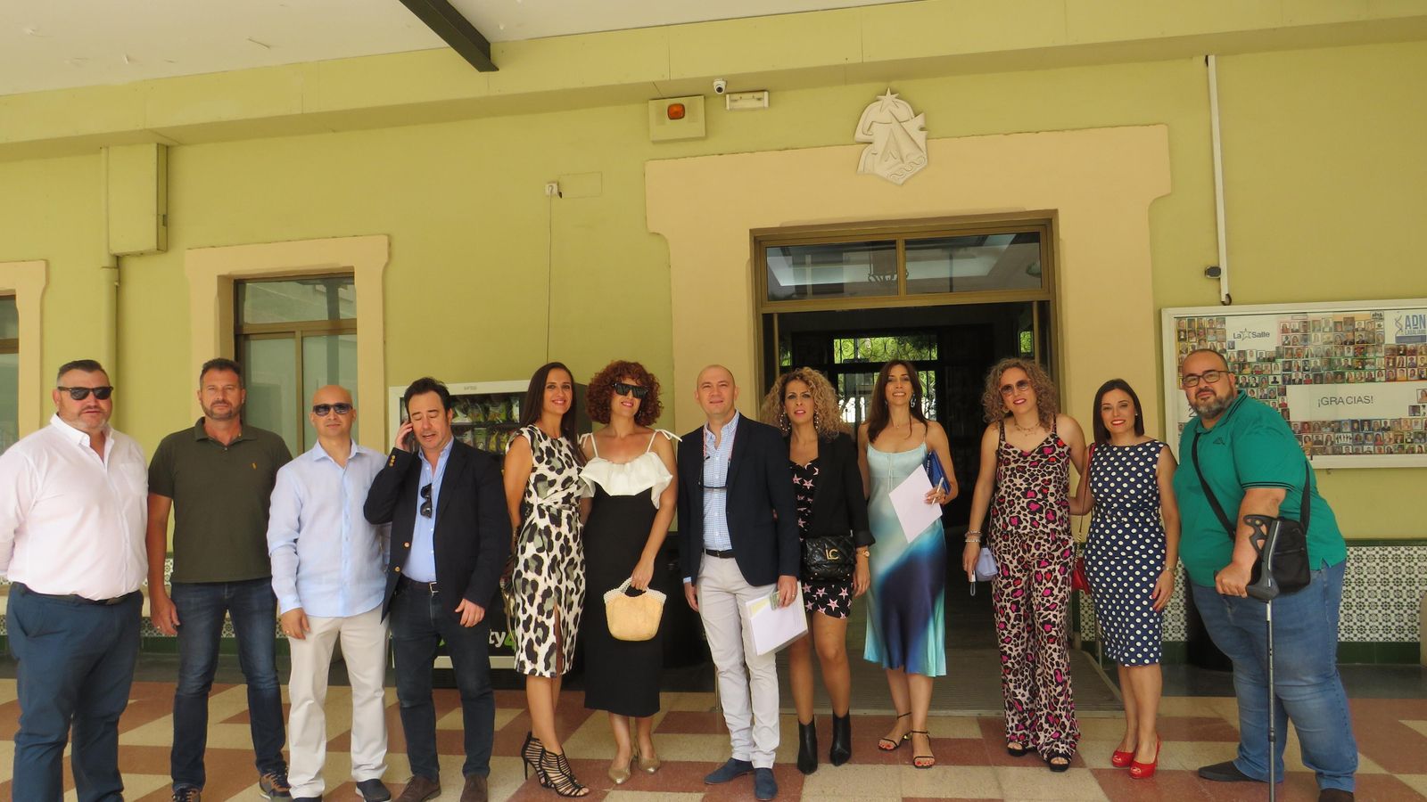 Aguardando a la llegada del resto de compañeros para comenzar los actos.